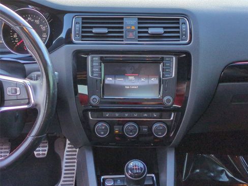 Used 2017 Volkswagen Jetta GLI FWD image 15