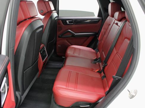 Used 2021 Porsche Cayenne image 38