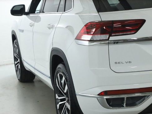 Used 2021 Volkswagen Atlas Cross Sport SEL R-Line w/ Luggage Net & Mats Package image 6