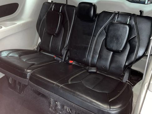 Used 2020 Chrysler Voyager Lxi image 6