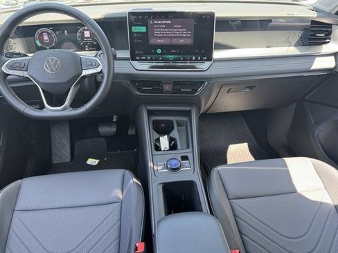 Used 2026 Volkswagen Tiguan SE AWD/4WD image 17