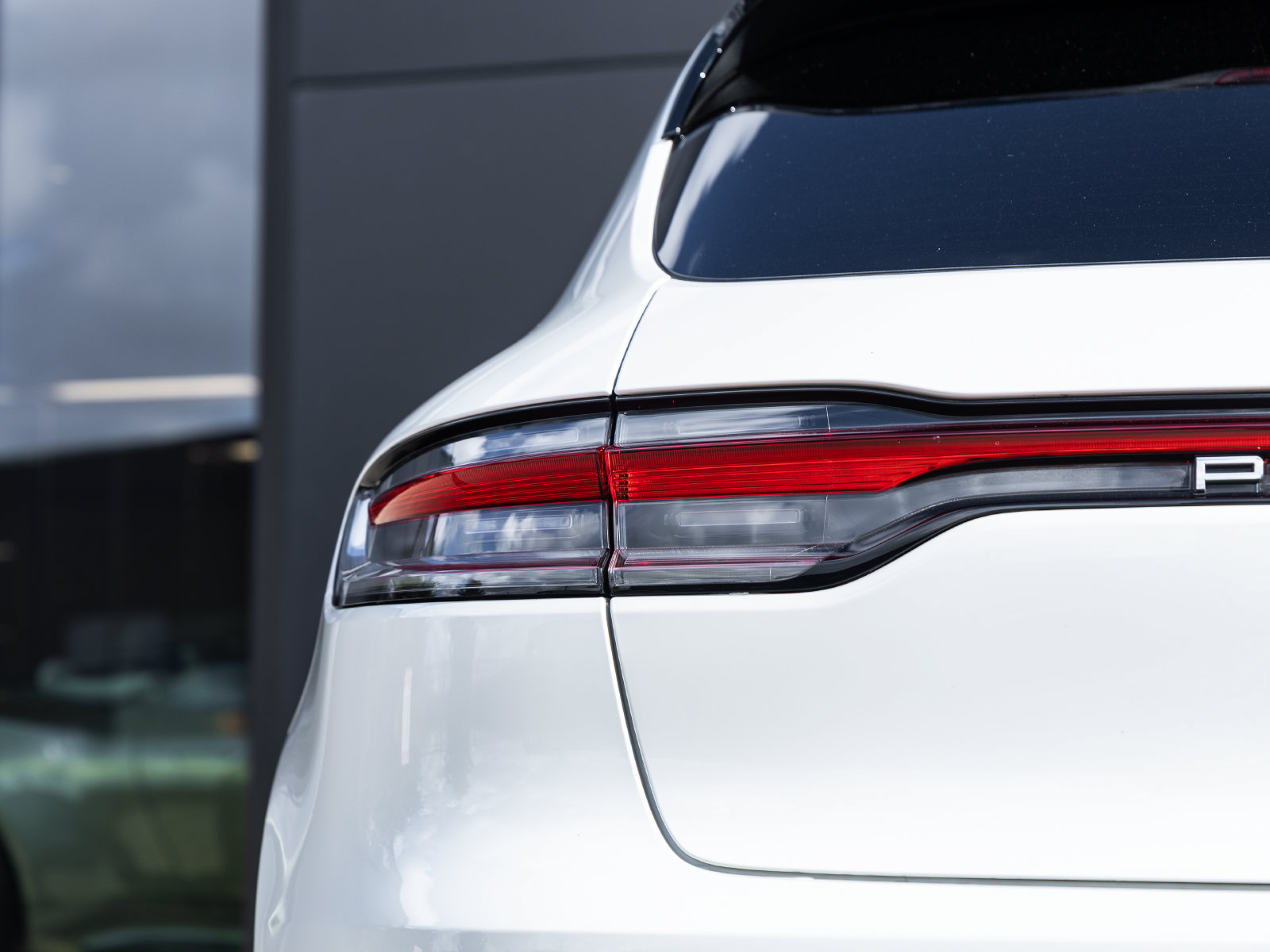 Certified 2025 Porsche Macan w/ Premium Package Plus AWD/4WD image 14