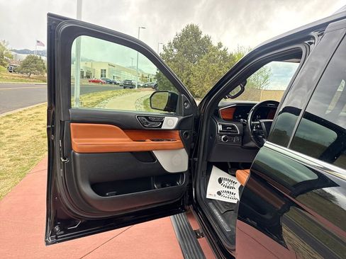 Used 2018 Lincoln Navigator Reserve w/ Technology Package image 10