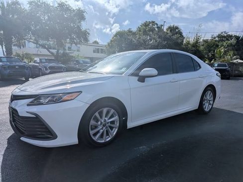 Used 2024 Toyota Camry LE FWD image 8
