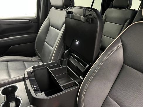 Used 2024 GMC Yukon SLT AWD/4WD image 42