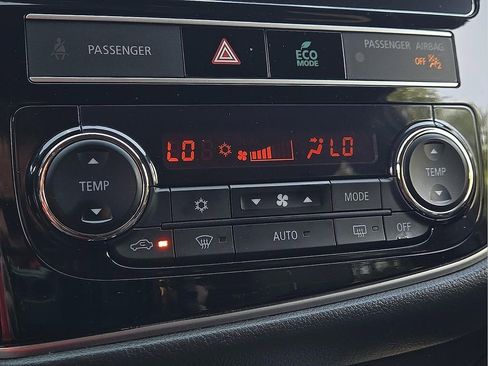 Used 2019 Mitsubishi Outlander ES AWD/4WD image 17