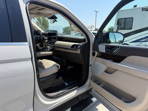 Used 2022 Lincoln Navigator Reserve AWD/4WD image 25