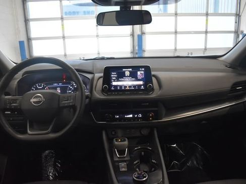 Used 2025 Nissan Rogue SV AWD/4WD image 5