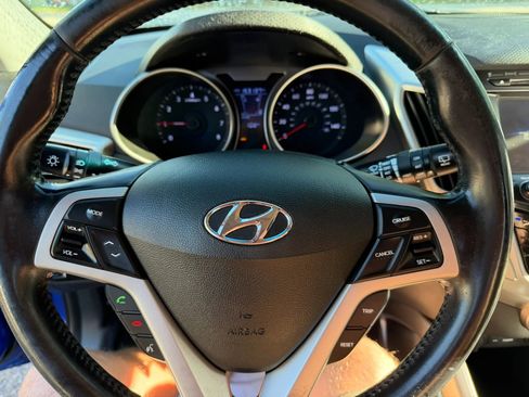 Used 2013 Hyundai Veloster w/ Style Pkg image 14