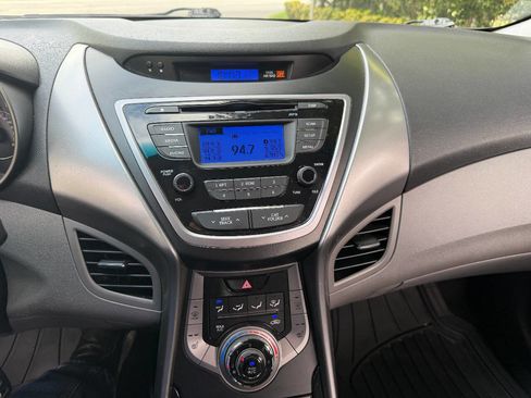 Used 2013 Hyundai Elantra GLS w/ Preferred Pkg image 30