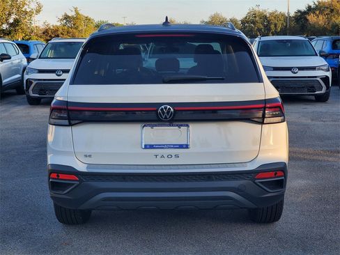 New 2025 Volkswagen Taos SE image 4