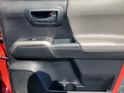 Used 2018 Toyota Tacoma SR5 image 28