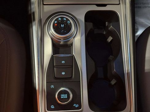 Used 2021 Ford Explorer XLT w/ Equipment Group 202A image 12