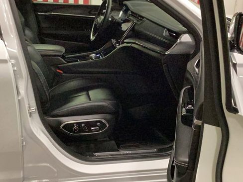 Used 2023 Jeep Grand Cherokee Overland w/ Luxury Tech Group IV image 20