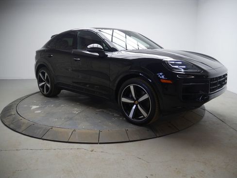 Certified 2026 Porsche Cayenne Coupe image 9