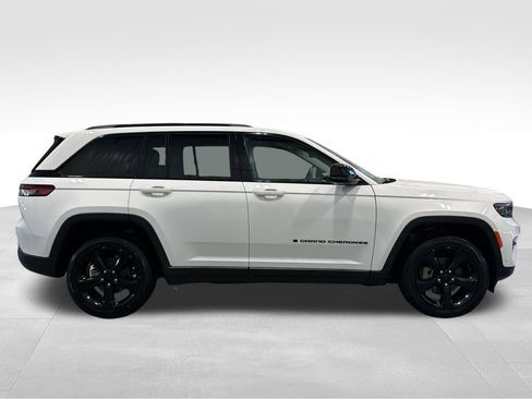 Used 2023 Jeep Grand Cherokee Limited w/ Luxury Tech Group II AWD/4WD image 9