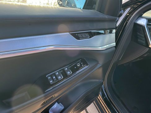 Used 2024 Jeep Wagoneer Launch Edition image 15