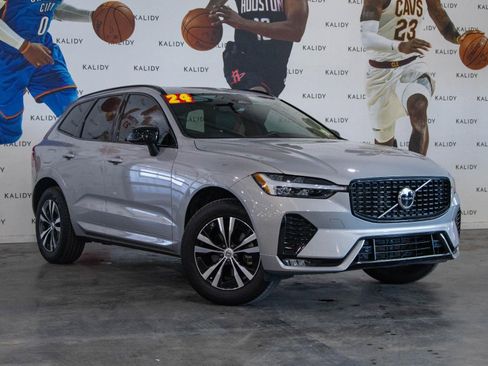 Used 2024 Volvo XC60 B5 Core image 2