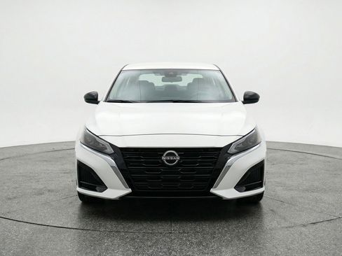 Used 2025 Nissan Altima 2.5 SV image 2