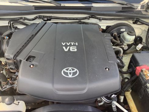 Used 2012 Toyota Tacoma 4x4 Access Cab V6 w/ Convenience Pkg image 9