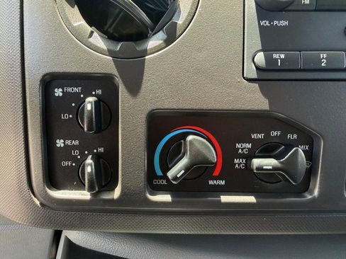 Used 2011 Ford E-350 and Econoline 350 XLT RWD image 33