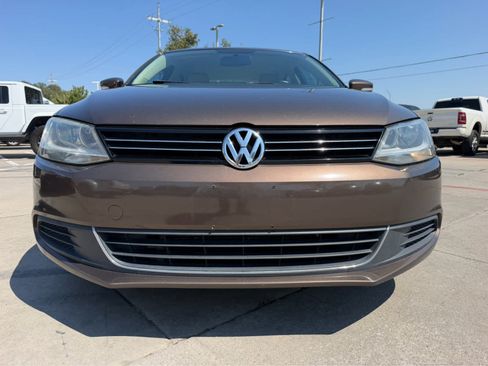 Used 2014 Volkswagen Jetta SE FWD image 3