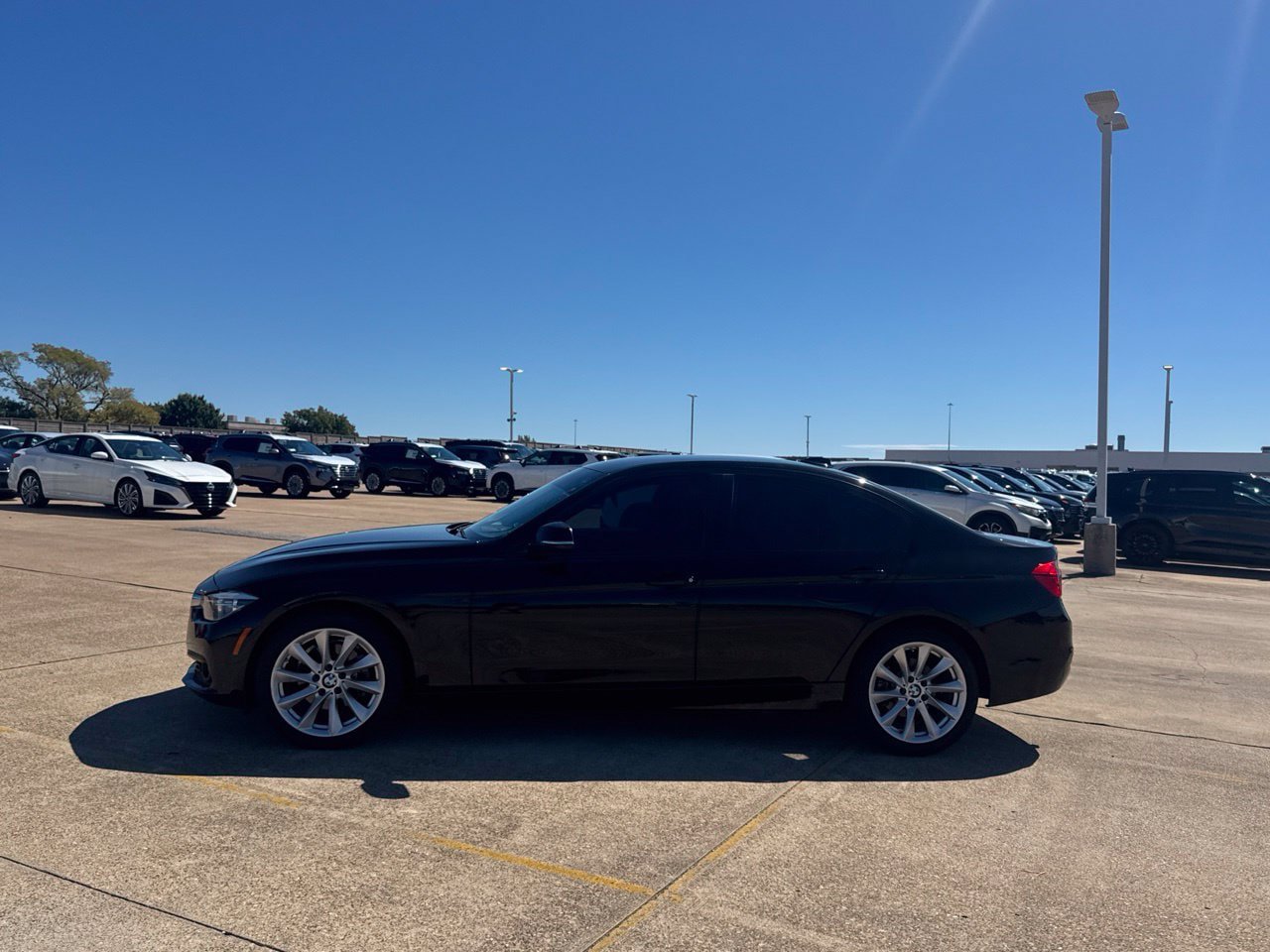 Used 2018 BMW 320i xDrive Sedan AWD/4WD image 16