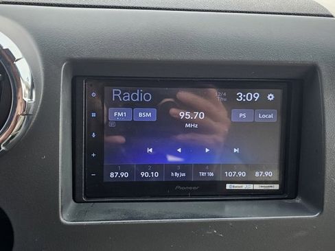 Used 2005 Ford Expedition XLT image 13