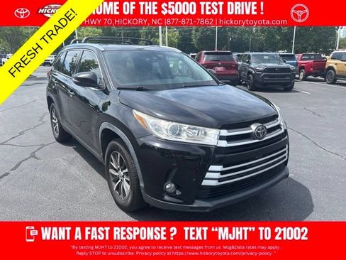 Used 2019 Toyota Highlander XLE FWD image 1