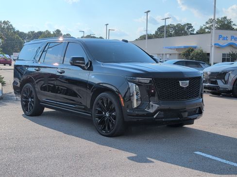 Certified 2025 Cadillac Escalade Sport Platinum w/ LPO, ONYX Package AWD/4WD image 8