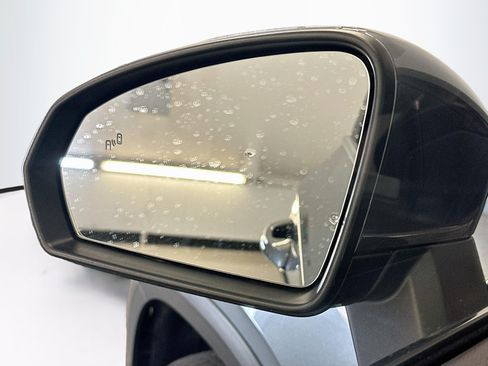 Used 2023 Volkswagen Taos SE w/ Panoramic Sunroof Package AWD/4WD image 16