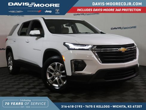 Used 2023 Chevrolet Traverse LS w/ Safety Package image 1