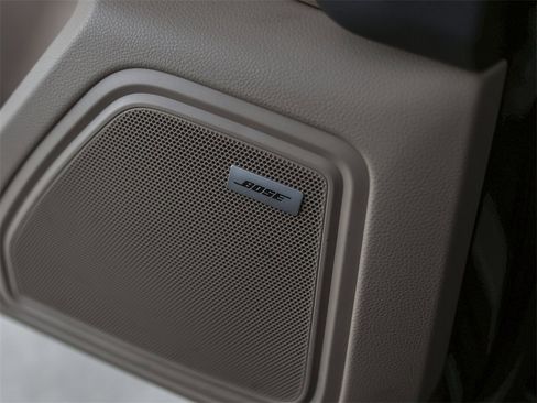 Certified 2022 Porsche Macan image 30