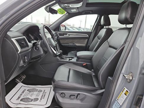 Used 2021 Volkswagen Atlas Cross Sport SE w/ Panoramic Sunroof Package image 9