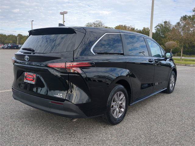 Certified 2022 Toyota Sienna LE FWD image 4