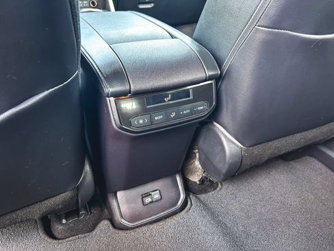 Used 2023 Toyota Highlander XSE AWD/4WD image 16