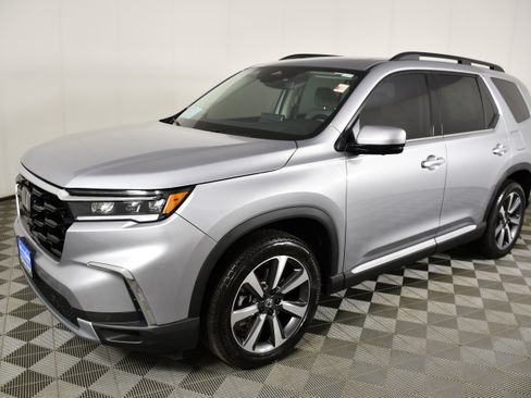 Certified 2025 Honda Pilot Elite image 10