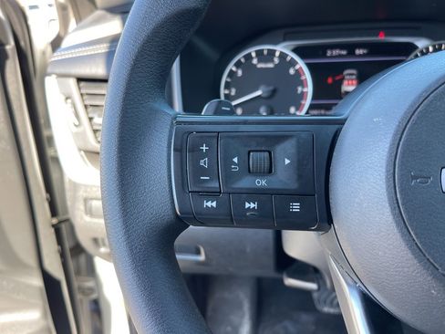 Used 2024 Nissan Rogue SV image 16