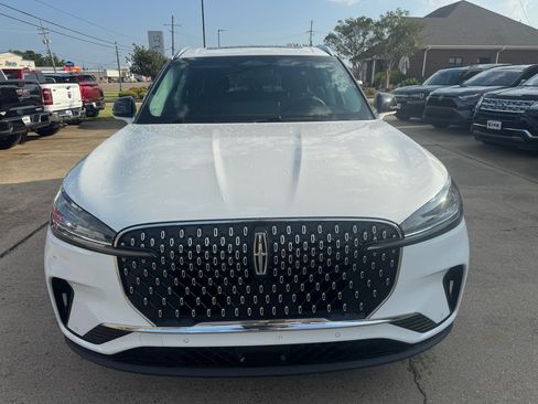 Used 2025 Lincoln Aviator 2WD image 8