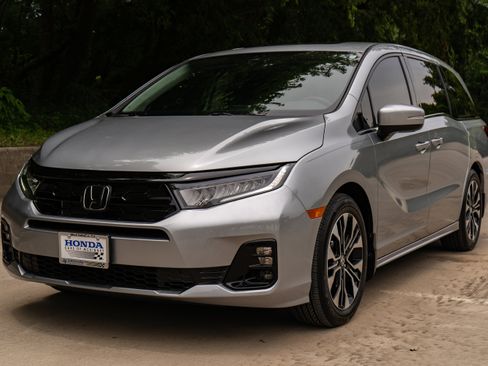 Used 2025 Honda Odyssey Elite image 5