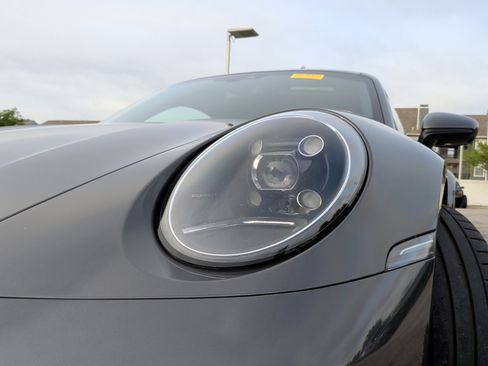Used 2020 Porsche 911 Carrera RWD image 3