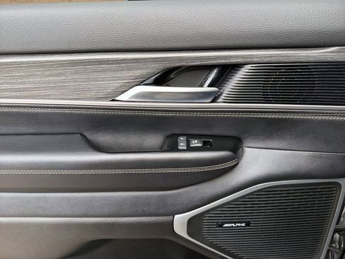 Used 2024 Jeep Wagoneer Series II w/ Flexible Seating Group image 23