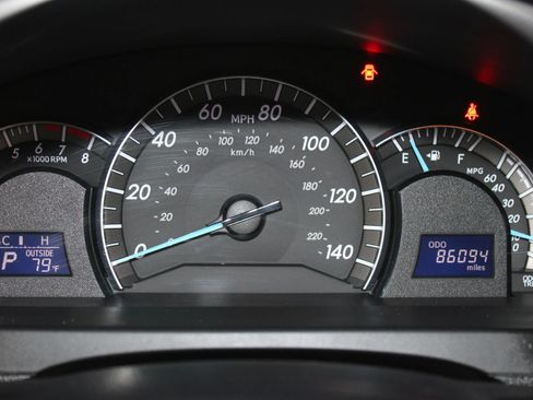 Used 2012 Toyota Camry SE FWD image 11