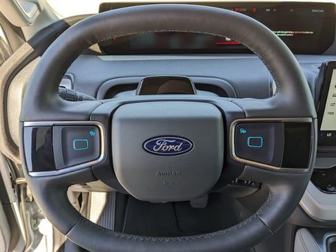 Certified 2025 Ford Expedition Active image 35