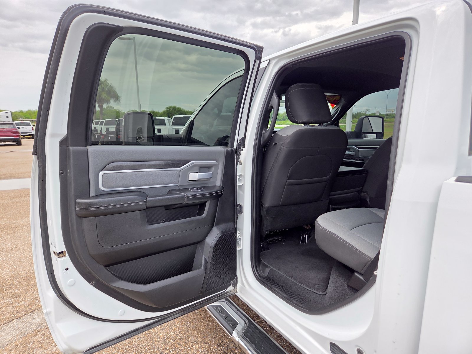 Used 2023 RAM 2500 Big Horn w/ Level 1 Equipment Group AWD/4WD image 18
