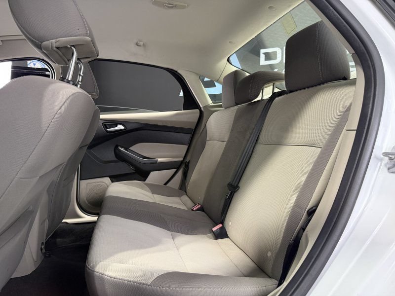 Used 2014 Ford Focus SE FWD image 16
