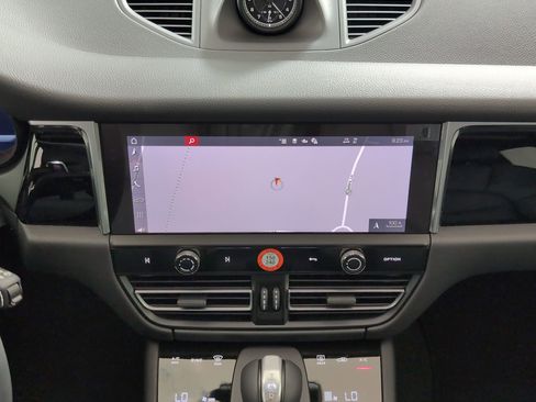Used 2025 Porsche Macan image 28
