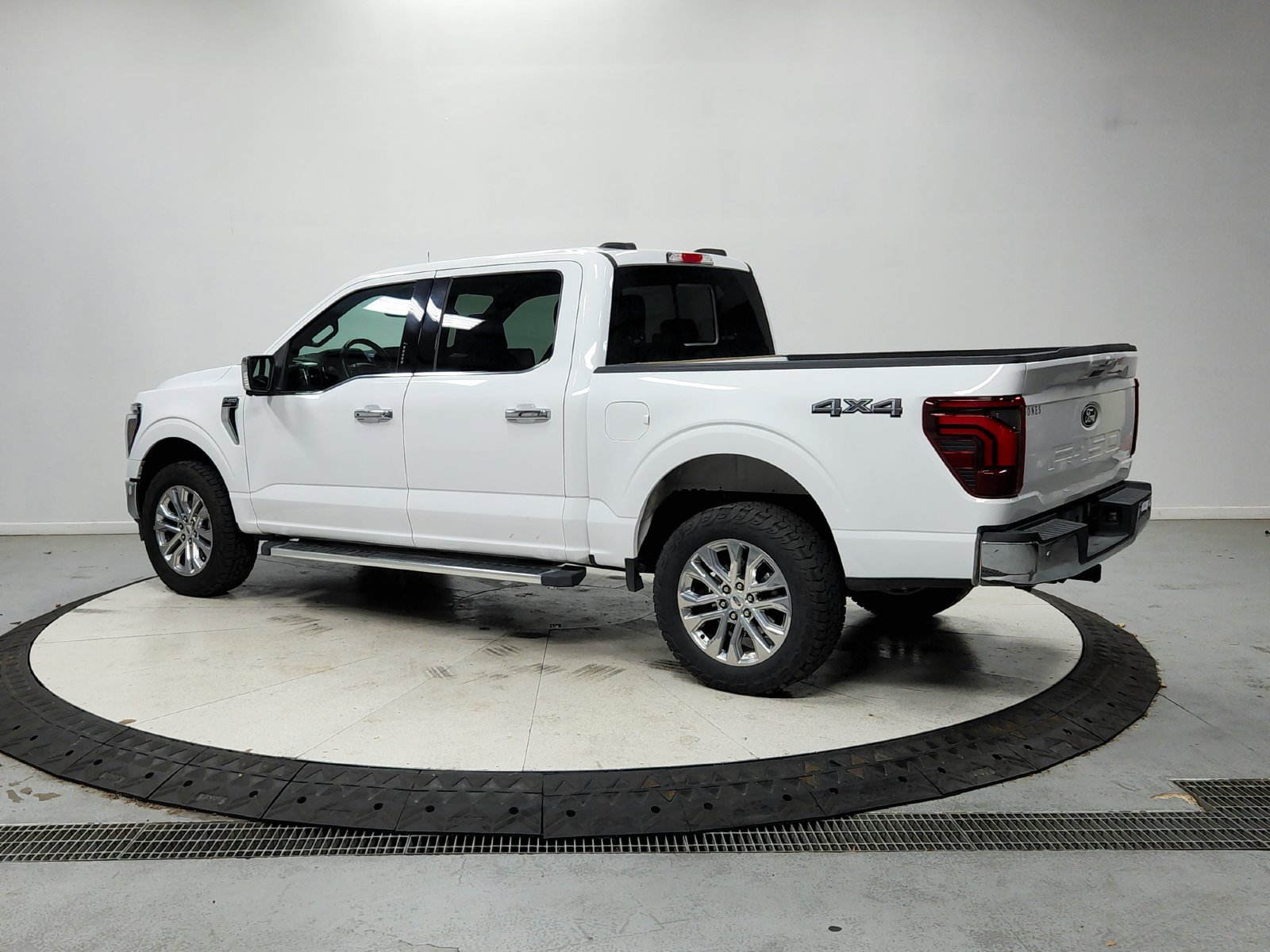 Used 2024 Ford F150 Lariat AWD/4WD image 6