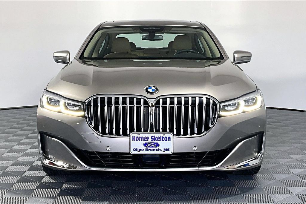 Used 2022 BMW 750i xDrive AWD/4WD image 3