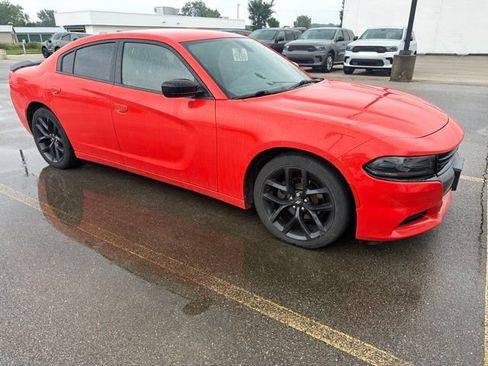 Used 2020 Dodge Charger SXT w/ Blacktop Package RWD image 3